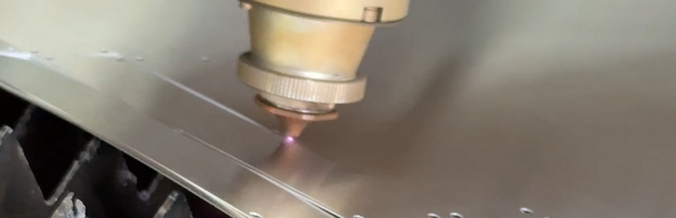 Corte a laser industrial aplicado à produção, reduzindo custos e desperdícios no processo fabril