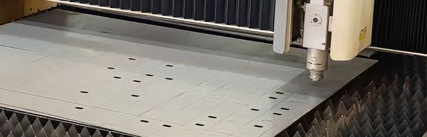 corte a laser industrial aplicado na produção de peças metálicas